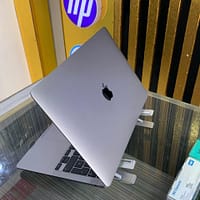 MacBook Air M1 (2020) – 13.3" | 8GB RAM | 256GB SSD