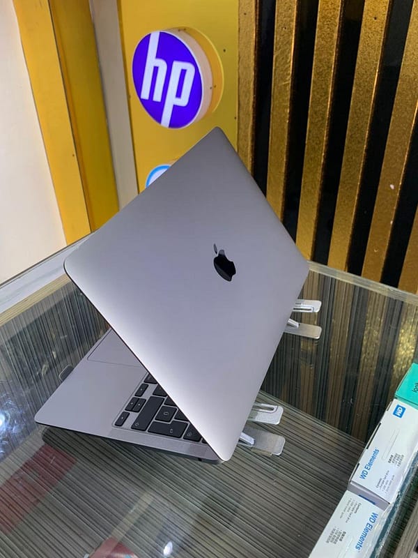 MacBook Air M1 (2020) – 13.3" | 8GB RAM | 256GB SSD